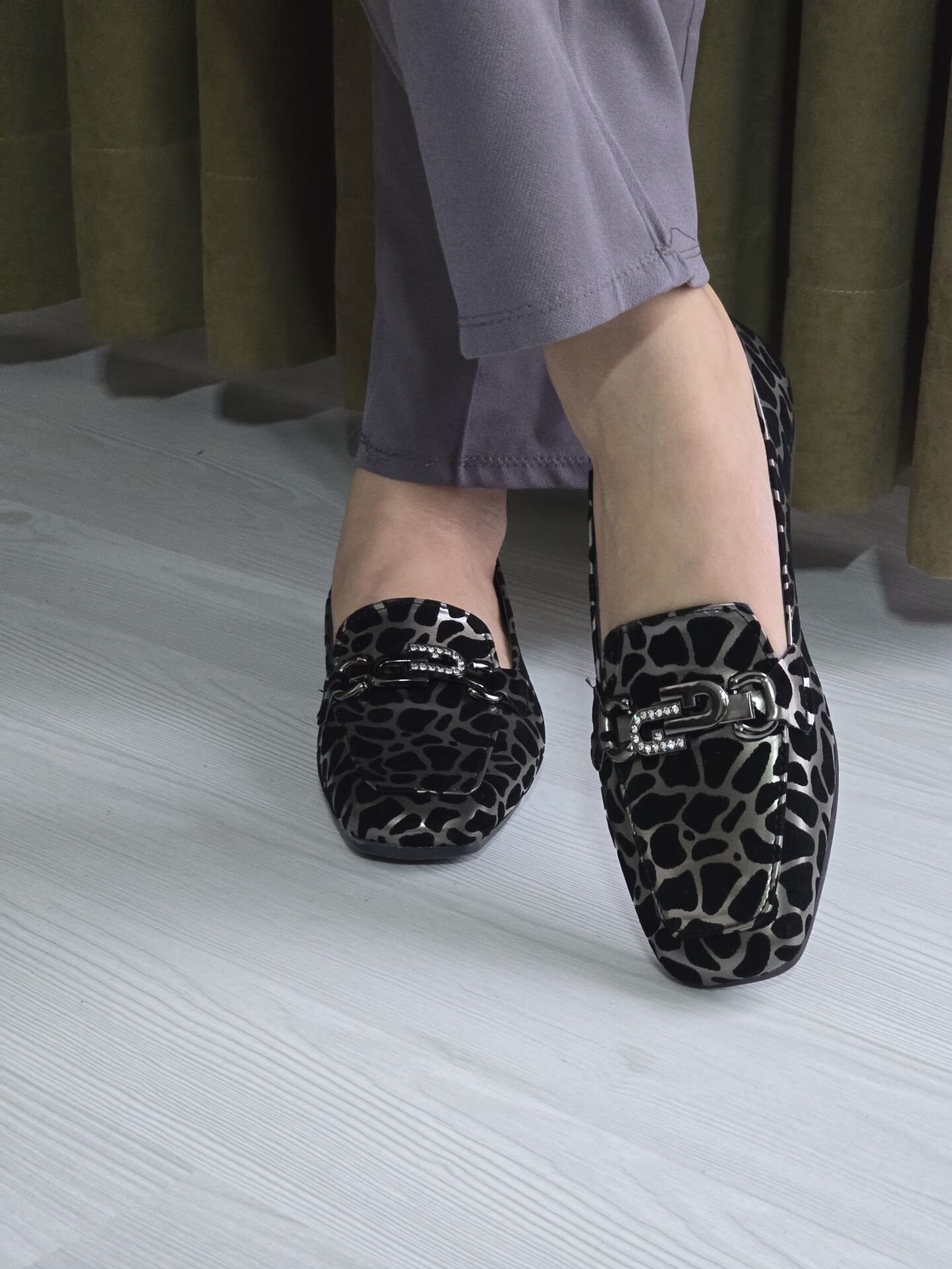 KADIN LEOPAR DESEN BABET (GÜMÜŞ)