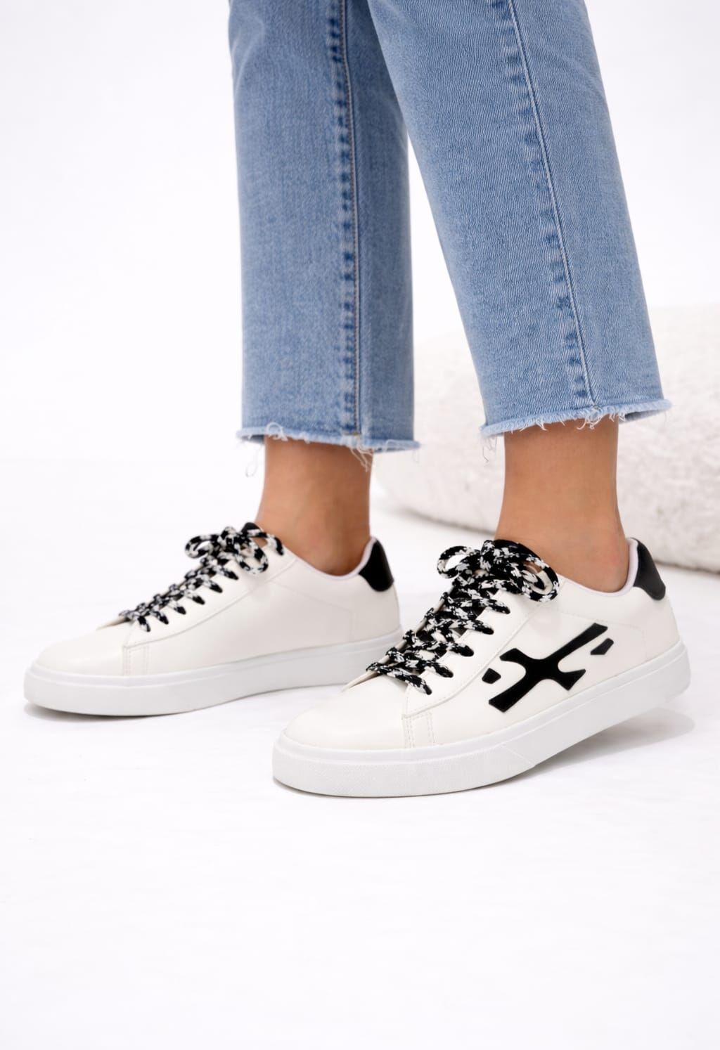 Melinta Bağcıklı Siyah Beyaz Rahat Günlük Kadın Sneaker