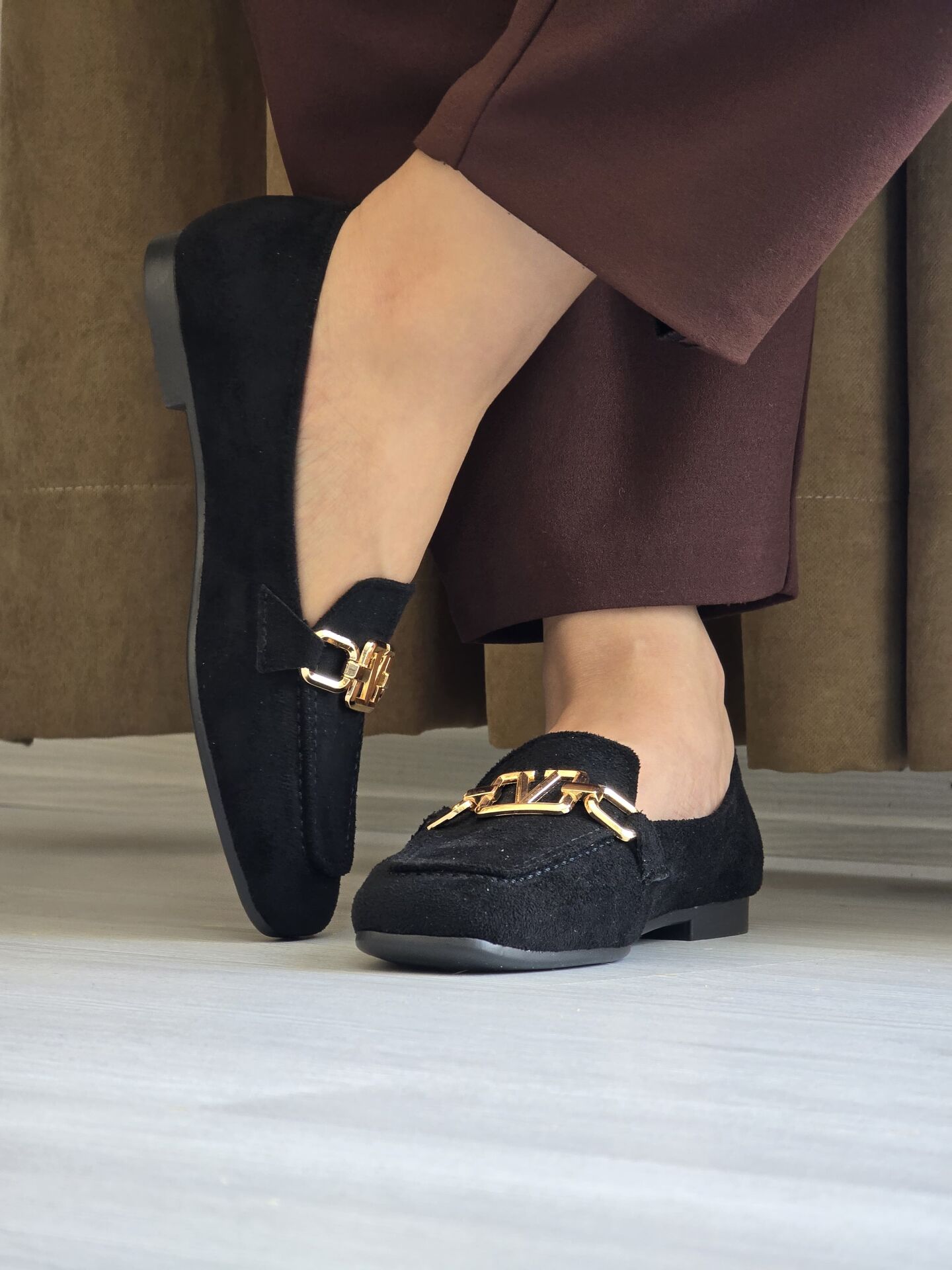 KADIN SİYAH SÜET TOKALI BABET