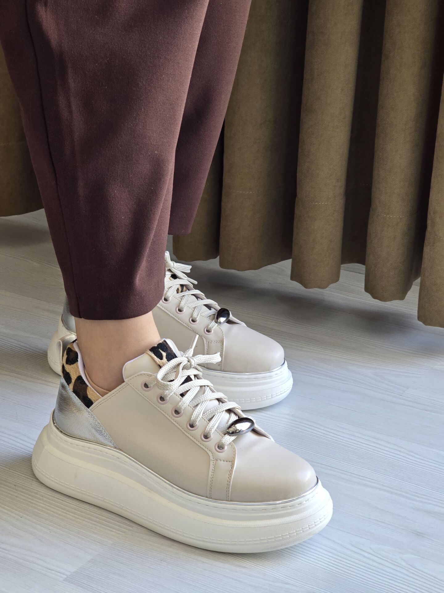 KADIN LEOPAR DESENLİ KALIN TABAN SNEAKER (KREM)