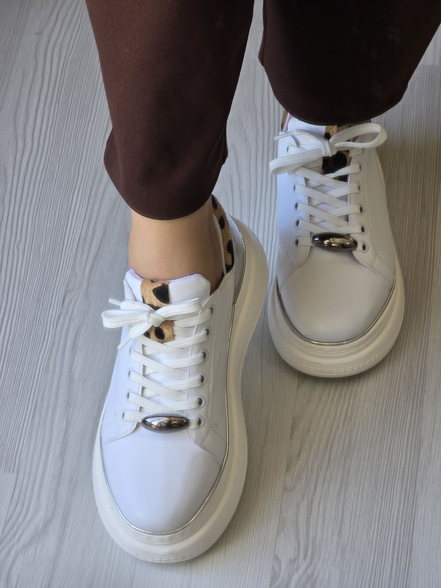 KADIN LEOPAR DESENLİ KALIN TABAN SNEAKER (BEYAZ)