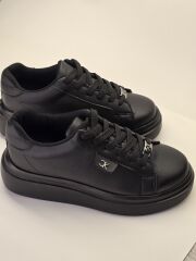 MELİNTA DÜZ SİYAH YANDAN DELİKLİ KADIN SNEAKERS