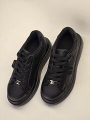 MELİNTA DÜZ SİYAH YANDAN DELİKLİ KADIN SNEAKERS