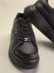 MELİNTA DÜZ SİYAH YANDAN DELİKLİ KADIN SNEAKERS