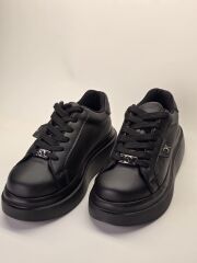 MELİNTA DÜZ SİYAH YANDAN DELİKLİ KADIN SNEAKERS