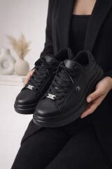 MELİNTA DÜZ SİYAH YANDAN DELİKLİ KADIN SNEAKERS