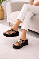 Melinta Gold Detay Dolgu Topuk Leopar Desen Kadın Terlik