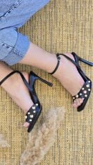 Melinta Gold Boncuk Detay Bilekten Bağlama Siyah Topuklu Ayakkabı