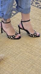 Melinta Gold Boncuk Detay Bilekten Bağlama Siyah Topuklu Ayakkabı