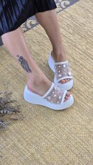 Melinta Zımba Detay Dolgu Topuklu Beyaz Kadın Terlik