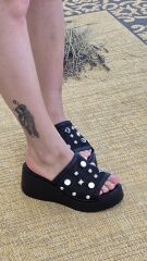 Melinta Zımba Detay Dolgu Topuklu Siyah Kadın Terlik