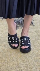 Melinta Zımba Detay Dolgu Topuklu Siyah Kadın Terlik