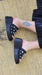 Melinta Zımba Detay Dolgu Topuklu Siyah Kadın Terlik