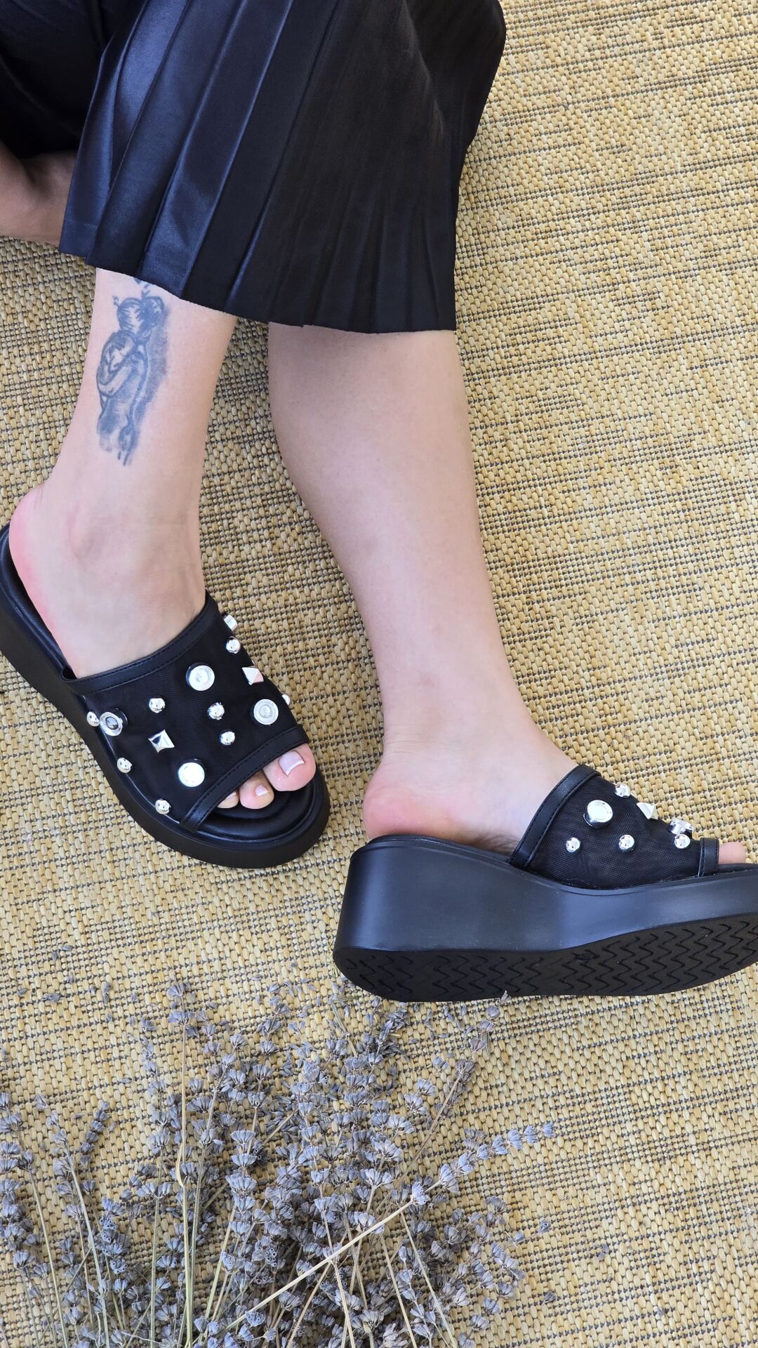 Melinta Zımba Detay Dolgu Topuklu Siyah Kadın Terlik