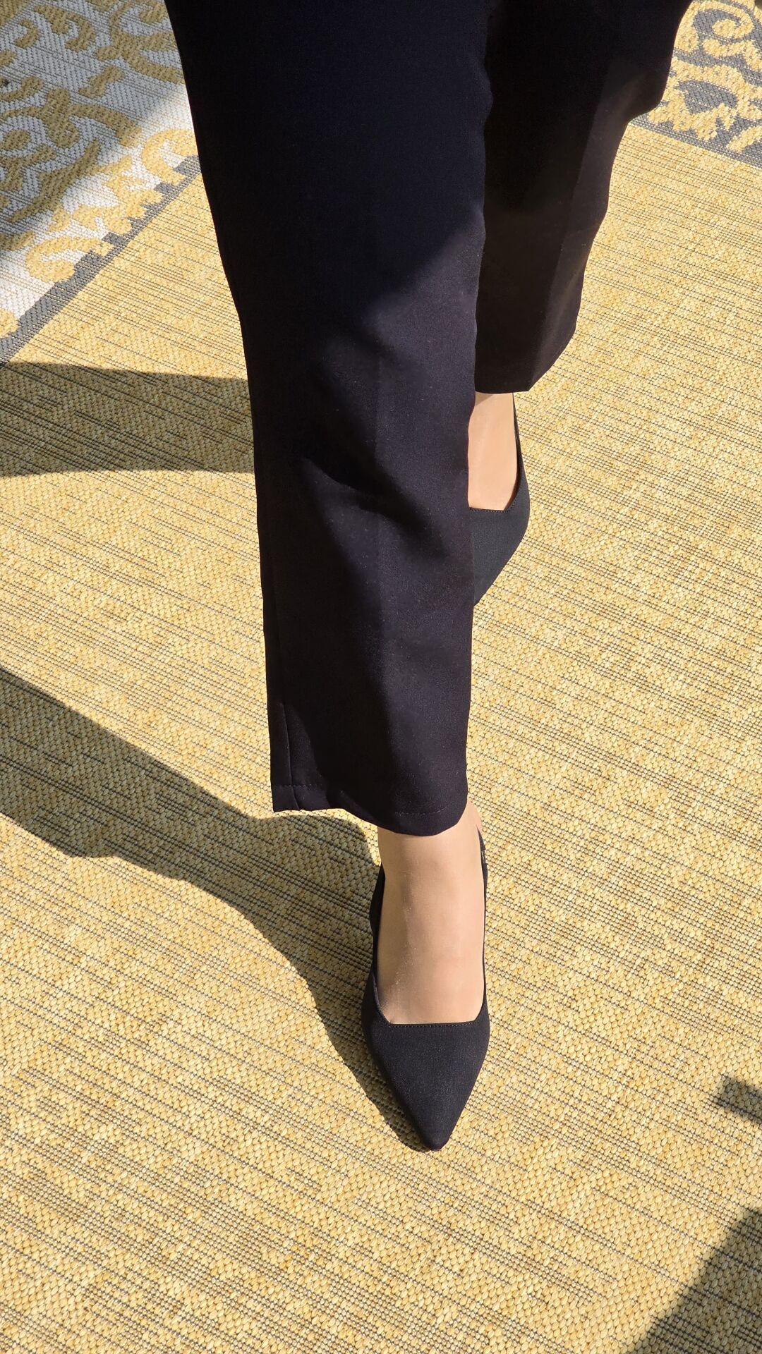 Melinta Yandan Lastikli Sivri Burun Siyah Topuklu Ayakkabı