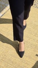 Melinta Yandan Lastikli Sivri Burun Siyah Topuklu Ayakkabı