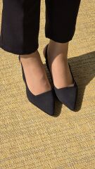 Melinta Yandan Lastikli Sivri Burun Siyah Topuklu Ayakkabı