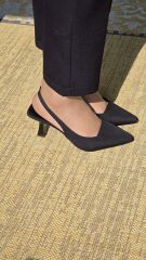 Melinta Yandan Lastikli Sivri Burun Siyah Topuklu Ayakkabı