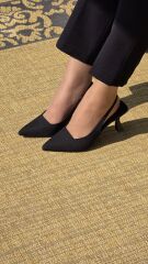 Melinta Yandan Lastikli Sivri Burun Siyah Topuklu Ayakkabı