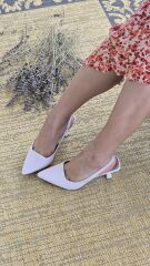 Melinta Yandan Lastikli Sivri Burun Krem Topuklu Ayakkabı