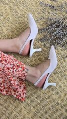 Melinta Yandan Lastikli Sivri Burun Krem Topuklu Ayakkabı