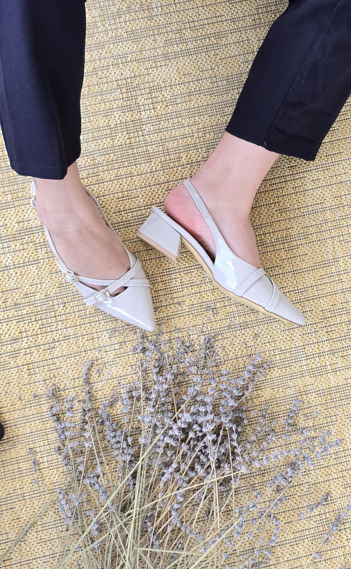 Melinta Krem Rugan Çapraz Bantlı Tokalı Kadın Blok Topuklu Ayakkabı