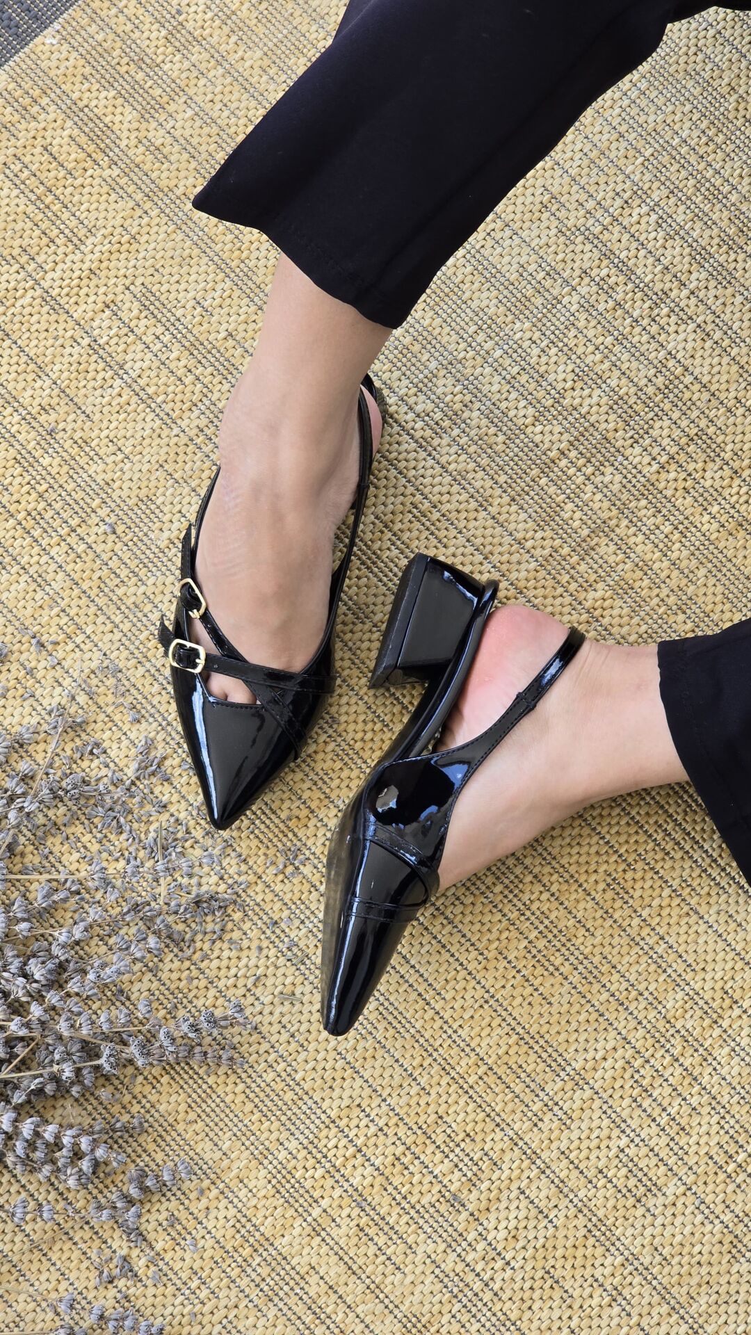 Melinta Siyah Rugan Çapraz Bantlı Tokalı Kadın Blok Topuklu Ayakkabı