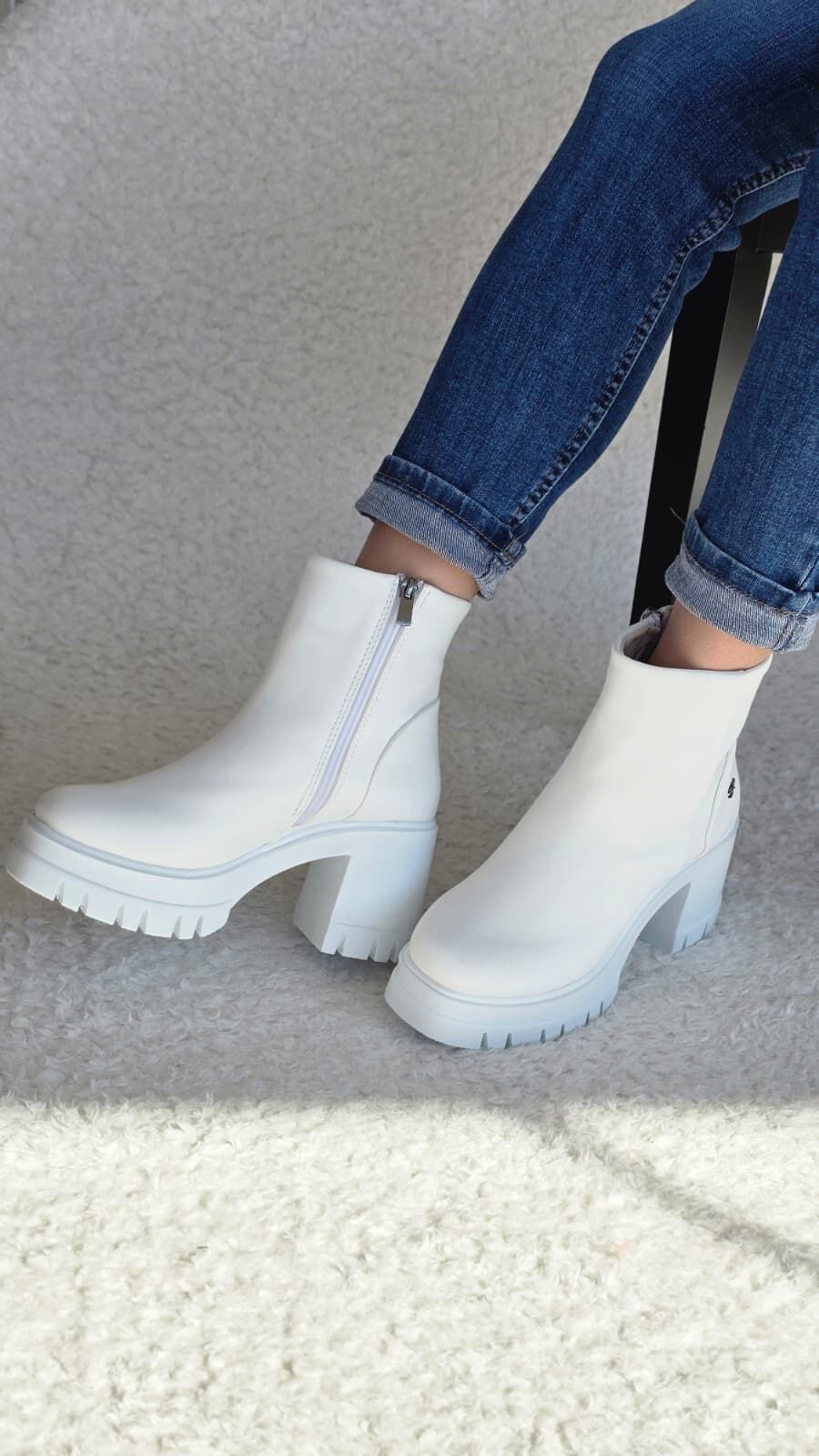 Melinta Kalın Topuklu Kadın Fermuarlı Beyaz Kısa Bot