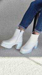 Melinta Kalın Topuklu Kadın Fermuarlı Beyaz Kısa Bot