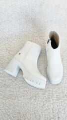 Melinta Kalın Topuklu Kadın Fermuarlı Beyaz Kısa Bot