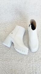 Melinta Kalın Topuklu Kadın Fermuarlı Beyaz Kısa Bot