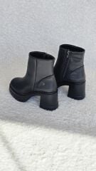 Melinta Kalın Topuklu Kadın Fermuarlı Siyah Kısa Bot