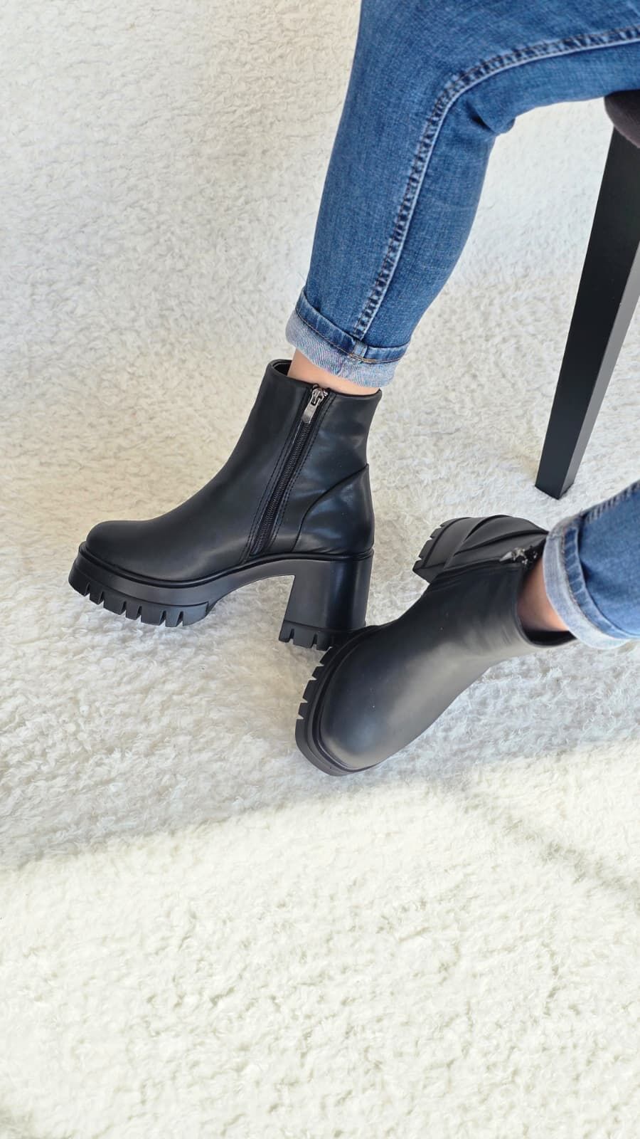 Melinta Kalın Topuklu Kadın Fermuarlı Siyah Kısa Bot