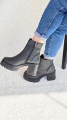 Melinta Kalın Topuklu Kadın Fermuarlı Siyah Kısa Bot