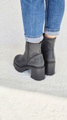 Melinta Kalın Topuklu Kadın Fermuarlı Siyah Kısa Bot