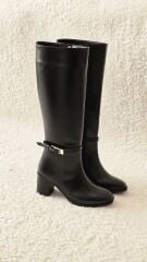 Melinta Siyah Fermuarlı Toka Detaylı Siyah Çizme