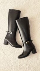 Melinta Siyah Fermuarlı Toka Detaylı Siyah Çizme