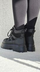 Melinta Kalın Taban Bağcıklı Fermuarlı Siyah Bot