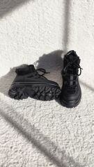 Melinta Kalın Taban Bağcıklı Fermuarlı Siyah Bot