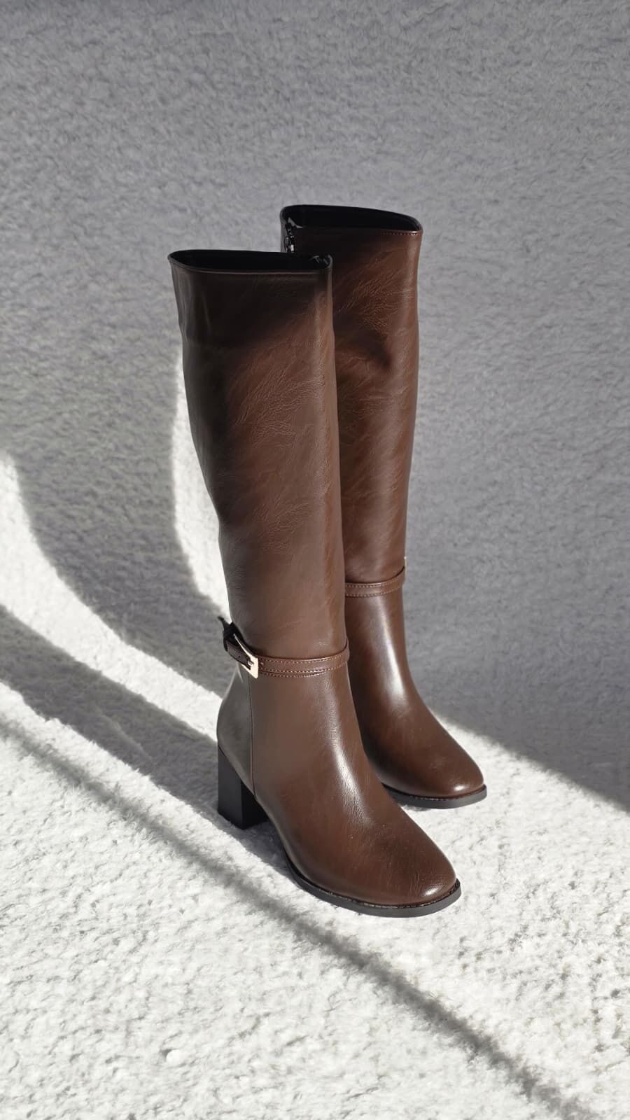 Melinta Siyah Fermuarlı Toka Detaylı Kahve Çizme