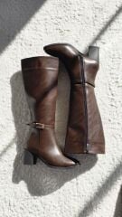 Melinta Siyah Fermuarlı Toka Detaylı Kahve Çizme