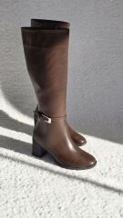 Melinta Siyah Fermuarlı Toka Detaylı Kahve Çizme